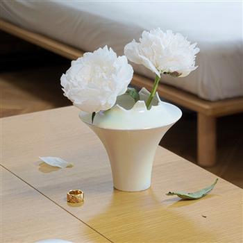 北歐簡約桌面小花瓶創(chuàng)意陶瓷花器臥室床頭高級感藝術(shù)客廳餐桌花瓶