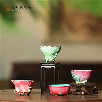 瓷之形粉彩綠里花型杯冰箱貼