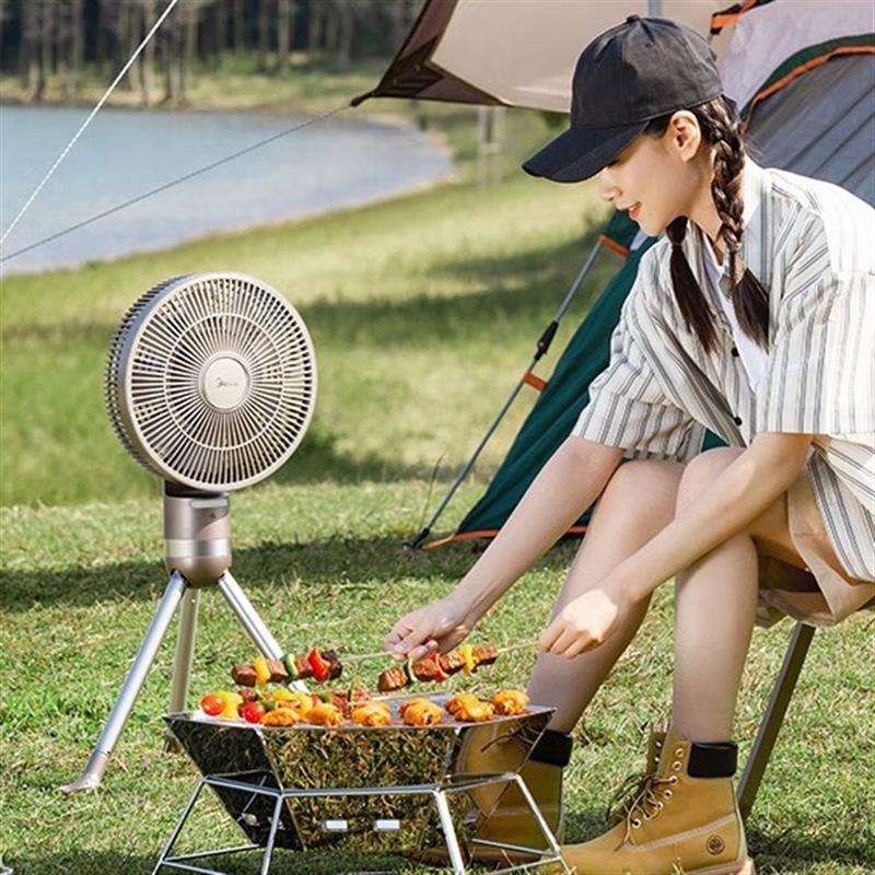 美的（Midea）戶外風(fēng)扇無(wú)線充電落地扇折疊收納直流變頻臺(tái)式桌面小風(fēng)扇家用電風(fēng)扇磁吸遙控便攜輕音節(jié)能搖頭電扇